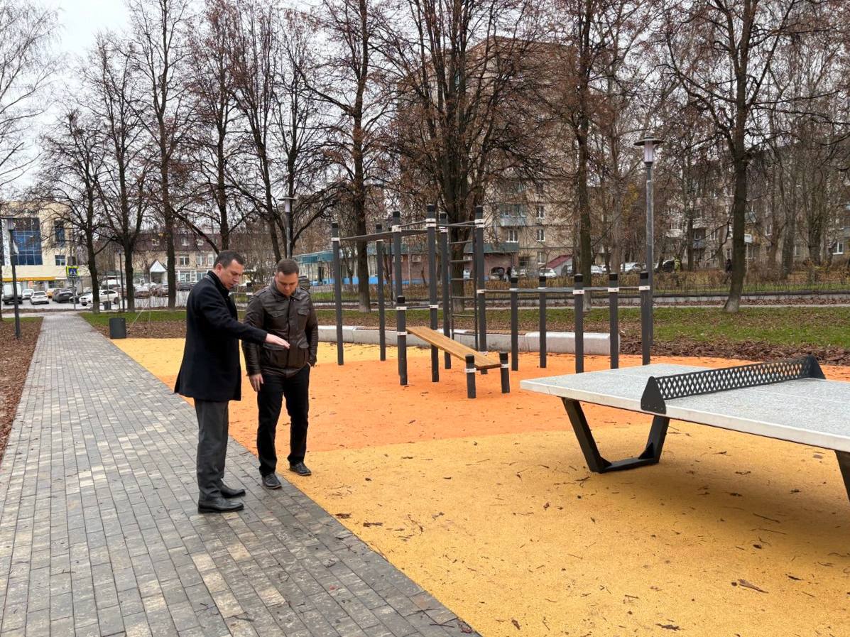 В сквере им. В.С. Пестова производится монтаж камер видеонаблюдения В сквере им. В.С. Пестова производится монтаж камер видеонаблюдения