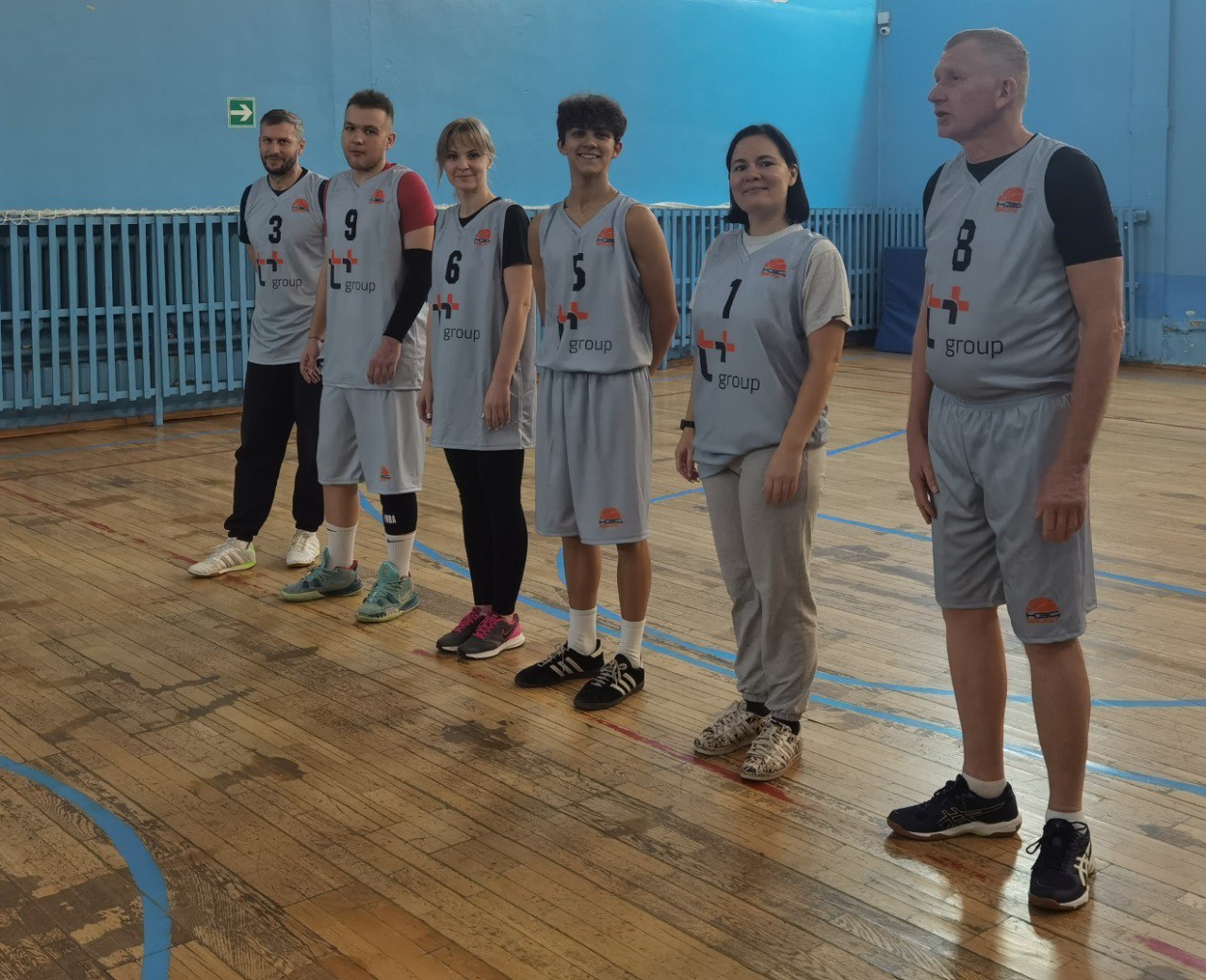 Вот так мы завершаем четверг! Учителя МБОУ СОШ № 8 бросили вызов ученикам в баскетбольном матче! Вот так мы завершаем четверг! Учителя МБОУ СОШ № 8 бросили вызов ученикам в баскетбольном матче!