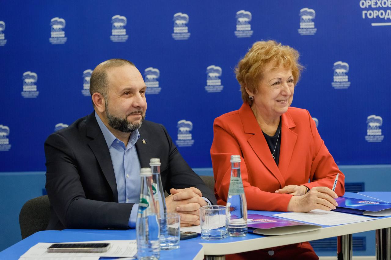 После периода онлайн-заседаний Политсовета Орехово-Зуевского отделения партии «Единая Россия» с коллегами собрались за одним столом, чтобы в формате живого диалога обсудить ключевые задачи на предстоящий политический сезон После периода онлайн-заседаний Политсовета Орехово-Зуевского отделения партии «Единая Россия» с коллегами собрались за одним столом, чтобы в формате живого диалога обсудить ключевые задачи на предстоящий политический сезон