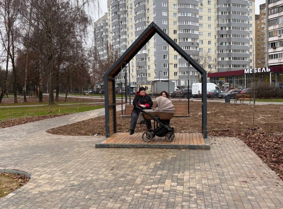 В сквере им. В.С. Пестова производится монтаж камер видеонаблюдения В сквере им. В.С. Пестова производится монтаж камер видеонаблюдения