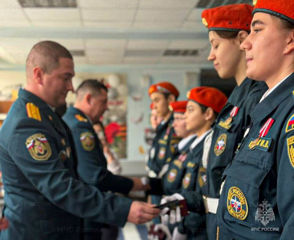 В поселке Белые Столбы в школе торжественно открыт кадетский пожарно-спасательный класс В поселке Белые Столбы в школе торжественно открыт кадетский пожарно-спасательный класс