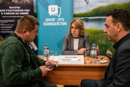 Команда администрации провела выездной приём жителей Растуновского административного округа