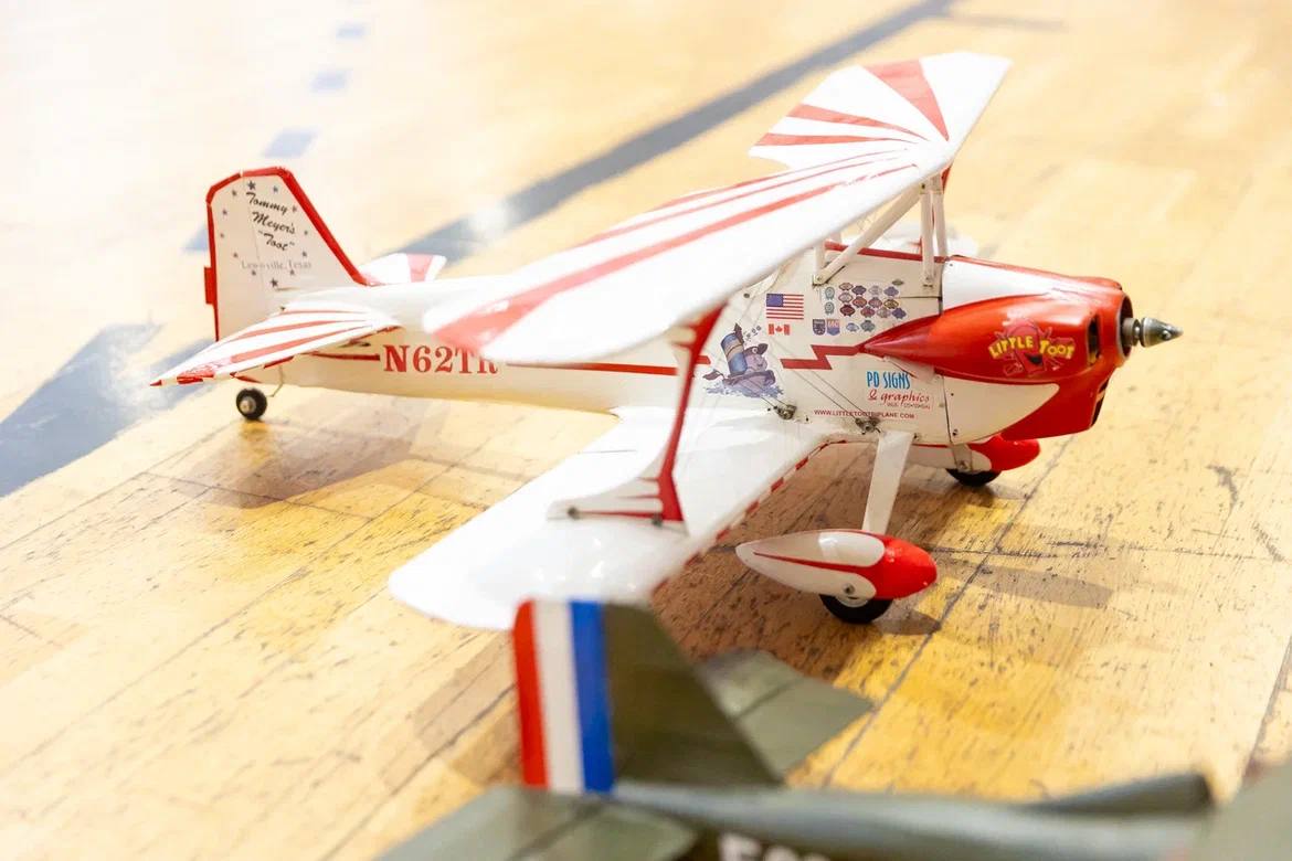 Планируем, летаем!. Во Дворце спорта «Восток» снова слышен шум моторов и команды: «Рулёжка начало, взлет начало»