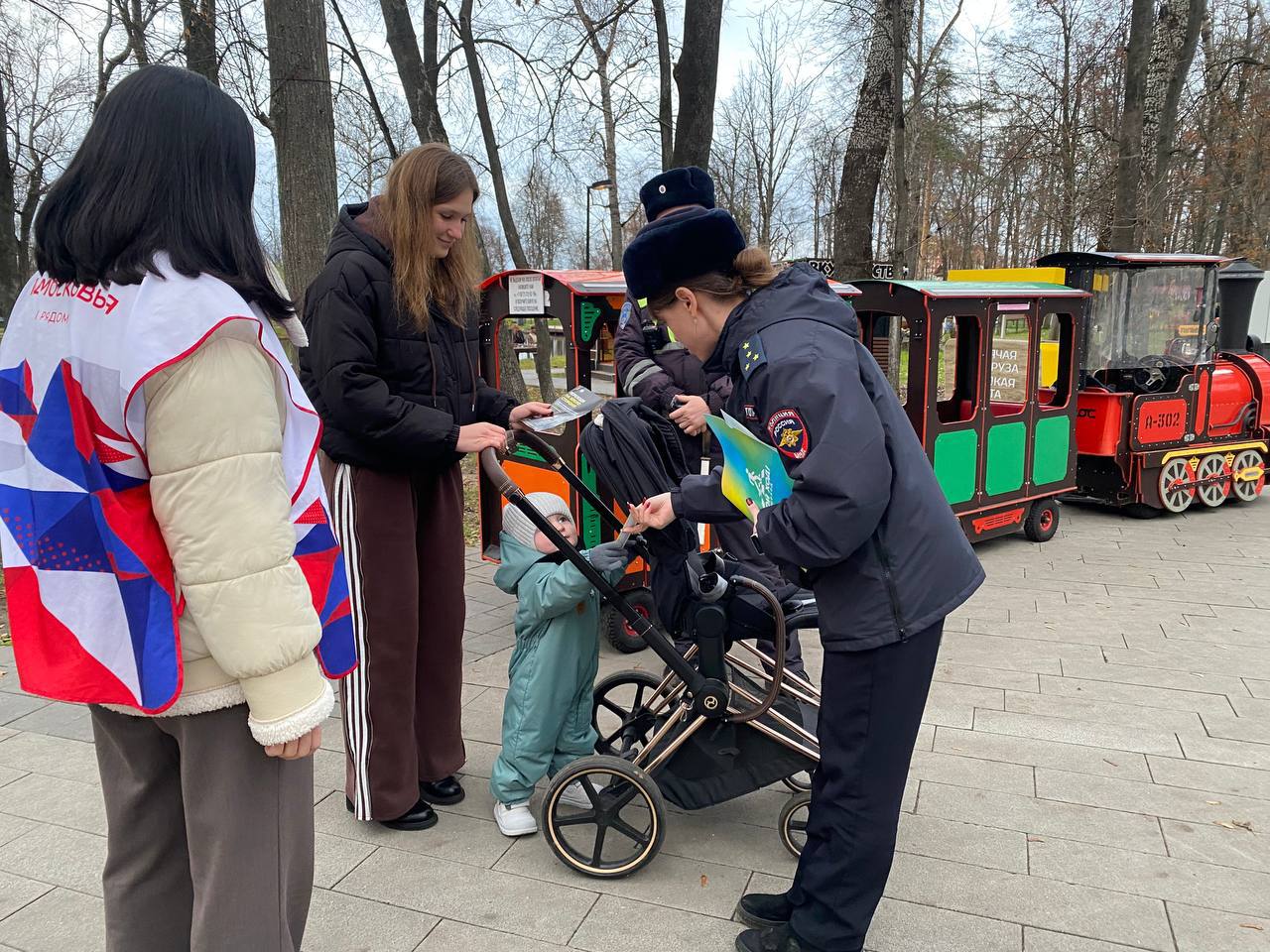 Госавтоинспекция и волонтеры напоминают пешеходам о безопасности в осенний период В прошедшие выходные дни сотрудники подмосковной Госавтоинспекции провели серию профилактических акций, направленных на повышение... Госавтоинспекция и волонтеры напоминают пешеходам о безопасности в осенний период В прошедшие выходные дни сотрудники подмосковной Госавтоинспекции провели серию профилактических акций, направленных на повышение...