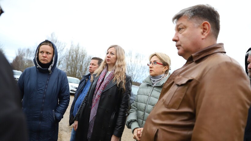 Откликнулись на просьбы жителей: подъезд к деревне Шапкино привели в порядок Откликнулись на просьбы жителей: подъезд к деревне Шапкино привели в порядок