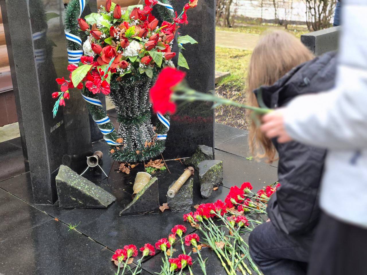 В канун Дня памяти сотрудников органов внутренних дел, погибших при исполнении служебных обязанностей, в отряде ОМОН в Пересвете почтили память погибших боевых товарищей В канун Дня памяти сотрудников органов внутренних дел, погибших при исполнении служебных обязанностей, в отряде ОМОН в Пересвете почтили память погибших боевых товарищей