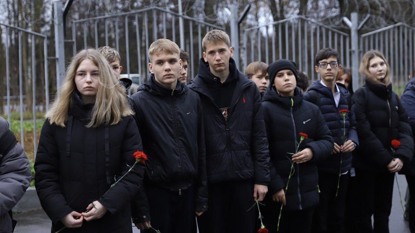 Никто не забыт: Солнечногорск почтил память погибших сотрудников МВД Никто не забыт: Солнечногорск почтил память погибших сотрудников МВД