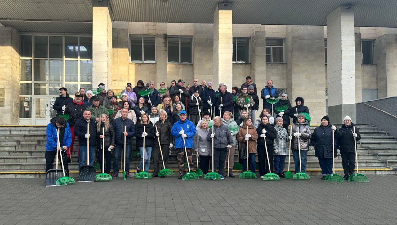 Алексей Малкин: Работники администрации, представители депутатского корпуса, общественных организаций и коммунальных служб округа объединились и навели порядок на улицах центральной части Воскресенска