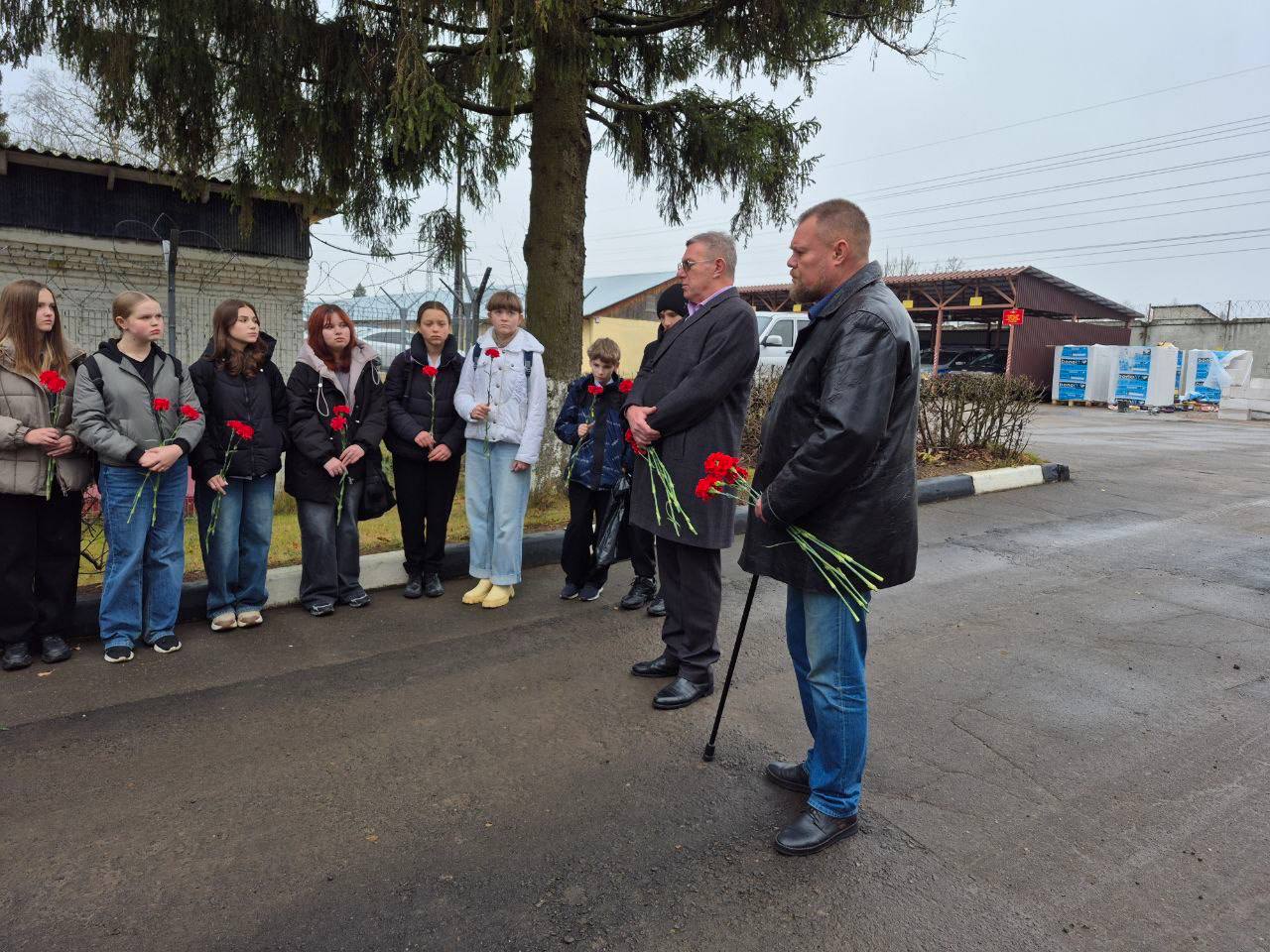 В канун Дня памяти сотрудников органов внутренних дел, погибших при исполнении служебных обязанностей, в отряде ОМОН в Пересвете почтили память погибших боевых товарищей В канун Дня памяти сотрудников органов внутренних дел, погибших при исполнении служебных обязанностей, в отряде ОМОН в Пересвете почтили память погибших боевых товарищей