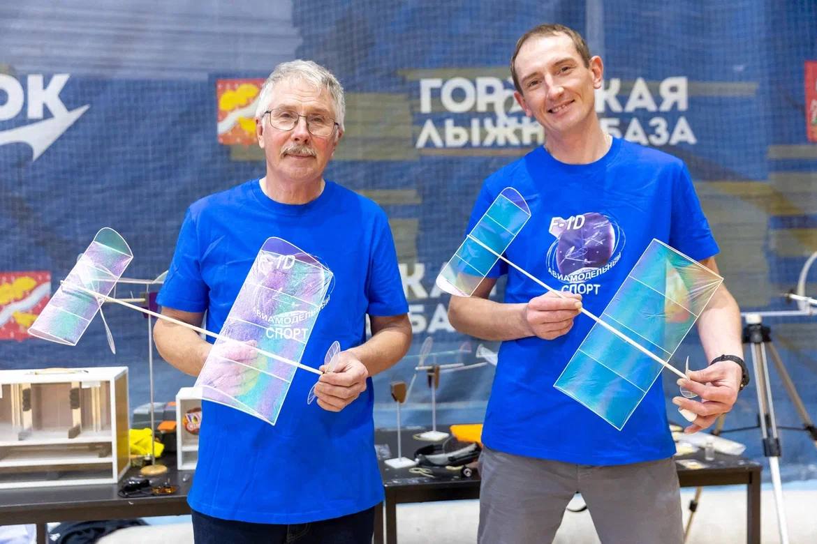 Планируем, летаем!. Во Дворце спорта «Восток» снова слышен шум моторов и команды: «Рулёжка начало, взлет начало» Планируем, летаем!. Во Дворце спорта «Восток» снова слышен шум моторов и команды: «Рулёжка начало, взлет начало»