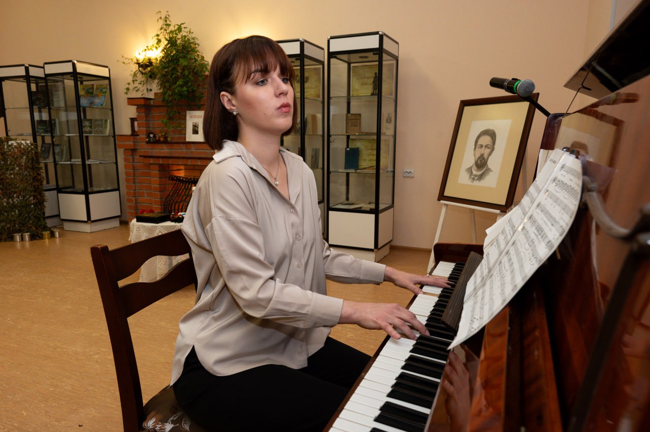 «Победа – за нами!»: Серпуховская поэтесса представила книгу в формате моноспектакля «Победа – за нами!»: Серпуховская поэтесса представила книгу в формате моноспектакля