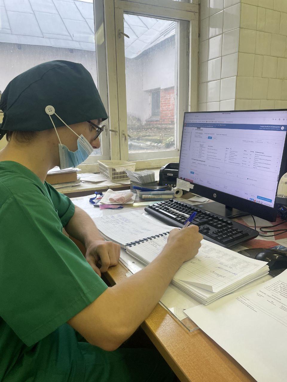 В приёмном отделении филиала №1 Орехово-Зуевской больницы студенты Ногинского филиала Московского областного медицинского колледжа проходят практику под руководством опытных врачей