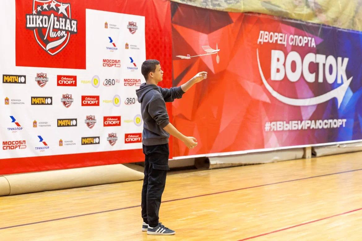 Планируем, летаем!. Во Дворце спорта «Восток» снова слышен шум моторов и команды: «Рулёжка начало, взлет начало» Планируем, летаем!. Во Дворце спорта «Восток» снова слышен шум моторов и команды: «Рулёжка начало, взлет начало»