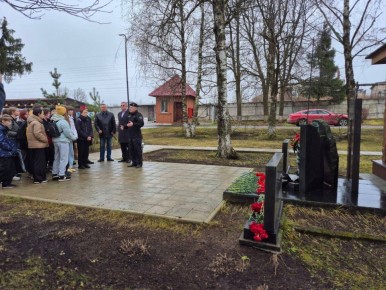 В канун Дня памяти сотрудников органов внутренних дел, погибших при исполнении служебных обязанностей, в отряде ОМОН в Пересвете почтили память погибших боевых товарищей