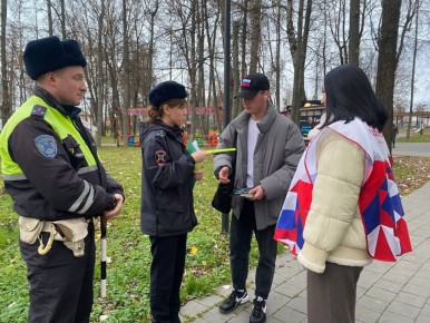 Госавтоинспекция и волонтеры напоминают пешеходам о безопасности в осенний период В прошедшие выходные дни сотрудники подмосковной Госавтоинспекции провели серию профилактических акций, направленных на повышение...