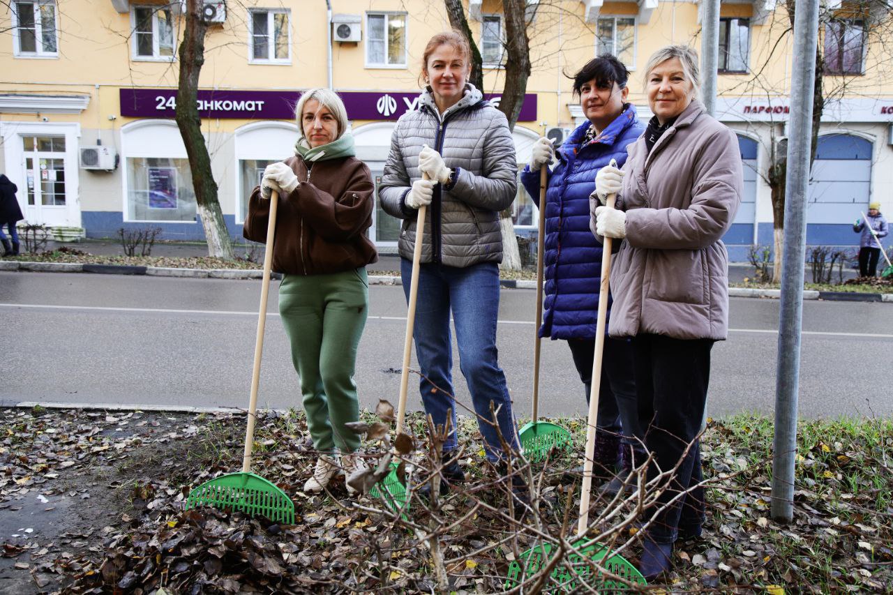Алексей Малкин: Работники администрации, представители депутатского корпуса, общественных организаций и коммунальных служб округа объединились и навели порядок на улицах центральной части Воскресенска Алексей Малкин: Работники администрации, представители депутатского корпуса, общественных организаций и коммунальных служб округа объединились и навели порядок на улицах центральной части Воскресенска