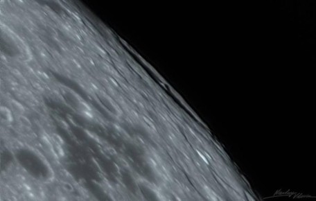 Роскосмос показал кратер на Луне размером с Черногорию