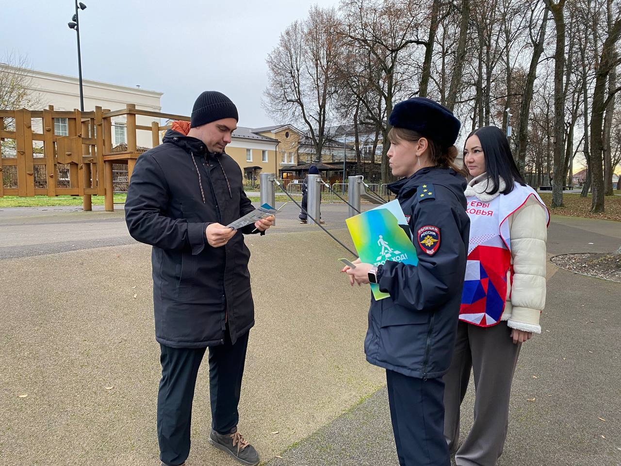 Госавтоинспекция и волонтеры напоминают пешеходам о безопасности в осенний период В прошедшие выходные дни сотрудники подмосковной Госавтоинспекции провели серию профилактических акций, направленных на повышение... Госавтоинспекция и волонтеры напоминают пешеходам о безопасности в осенний период В прошедшие выходные дни сотрудники подмосковной Госавтоинспекции провели серию профилактических акций, направленных на повышение...