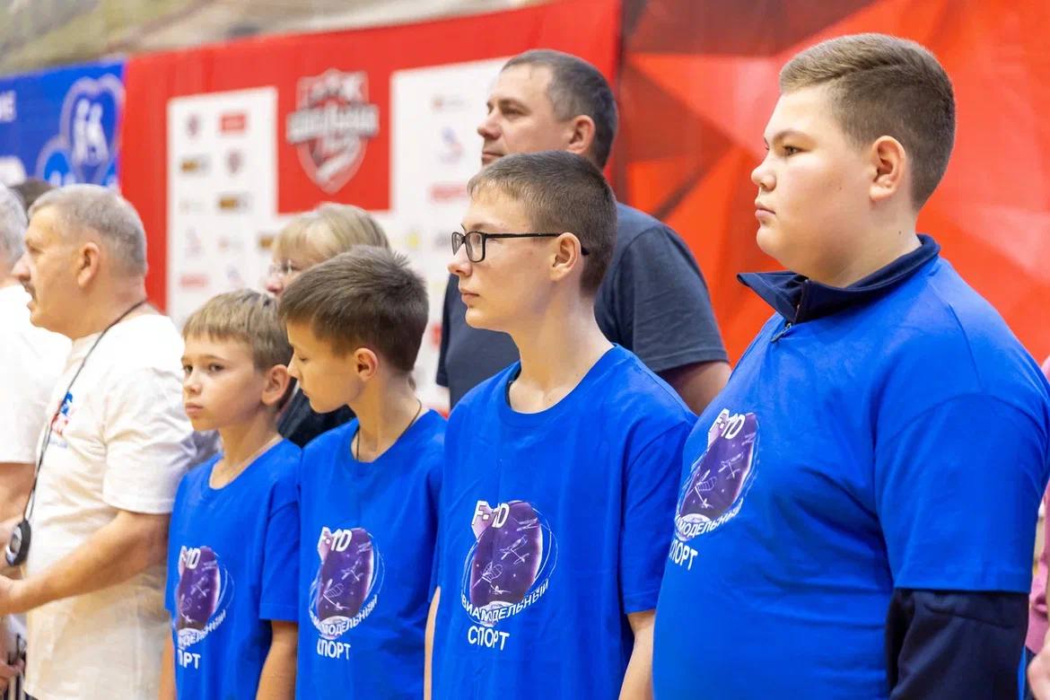 Планируем, летаем!. Во Дворце спорта «Восток» снова слышен шум моторов и команды: «Рулёжка начало, взлет начало» Планируем, летаем!. Во Дворце спорта «Восток» снова слышен шум моторов и команды: «Рулёжка начало, взлет начало»