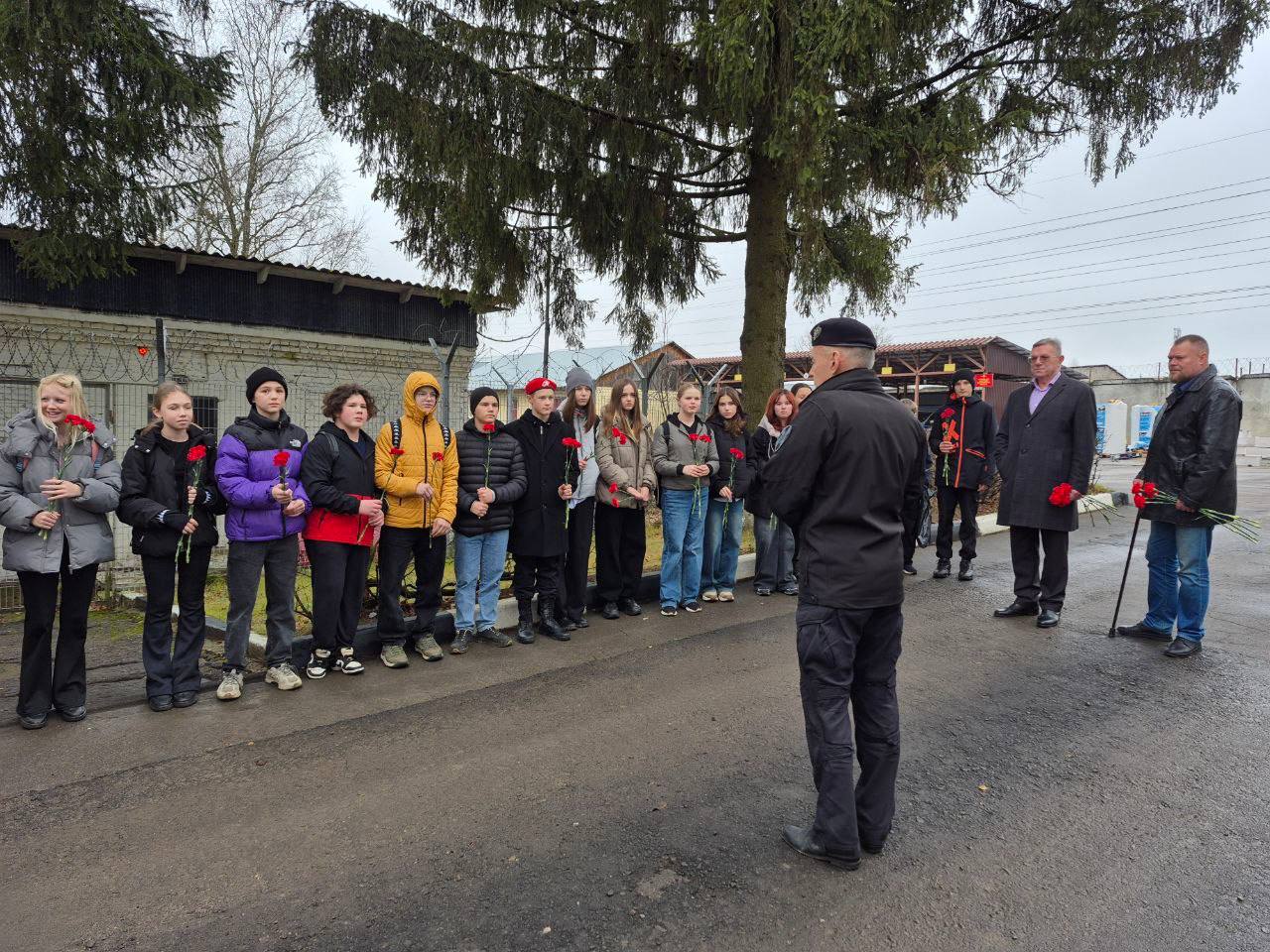 В канун Дня памяти сотрудников органов внутренних дел, погибших при исполнении служебных обязанностей, в отряде ОМОН в Пересвете почтили память погибших боевых товарищей В канун Дня памяти сотрудников органов внутренних дел, погибших при исполнении служебных обязанностей, в отряде ОМОН в Пересвете почтили память погибших боевых товарищей