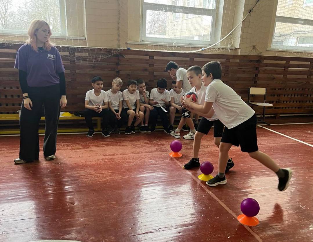 В МБОУ гимназии 2 (здание 2, п. Васькино) прошел настоящий праздник спорта — День «Чеховских Медведей»! Мы были рады встретить у себя в гостях представителей гандбольного клуба. Для учащихся 1-6 классов они организовали... В МБОУ гимназии 2 (здание 2, п. Васькино) прошел настоящий праздник спорта — День «Чеховских Медведей»! Мы были рады встретить у себя в гостях представителей гандбольного клуба. Для учащихся 1-6 классов они организовали...