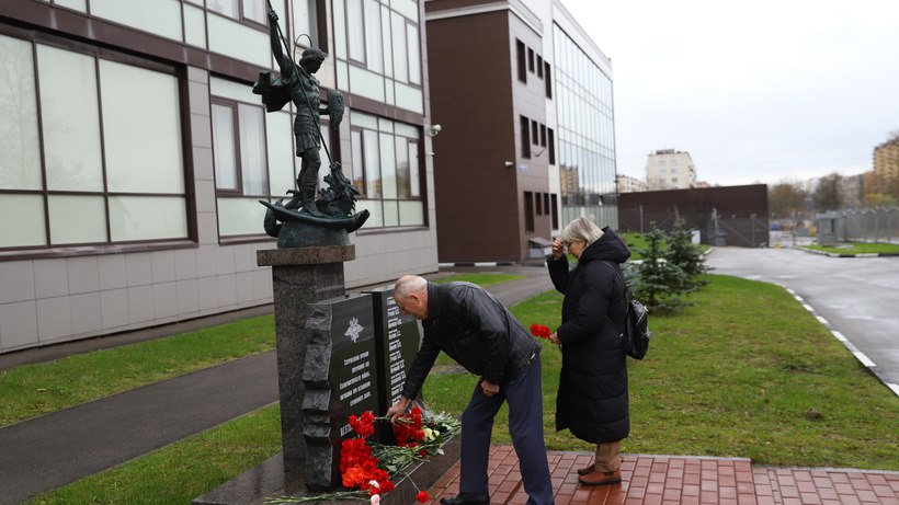 Никто не забыт: Солнечногорск почтил память погибших сотрудников МВД