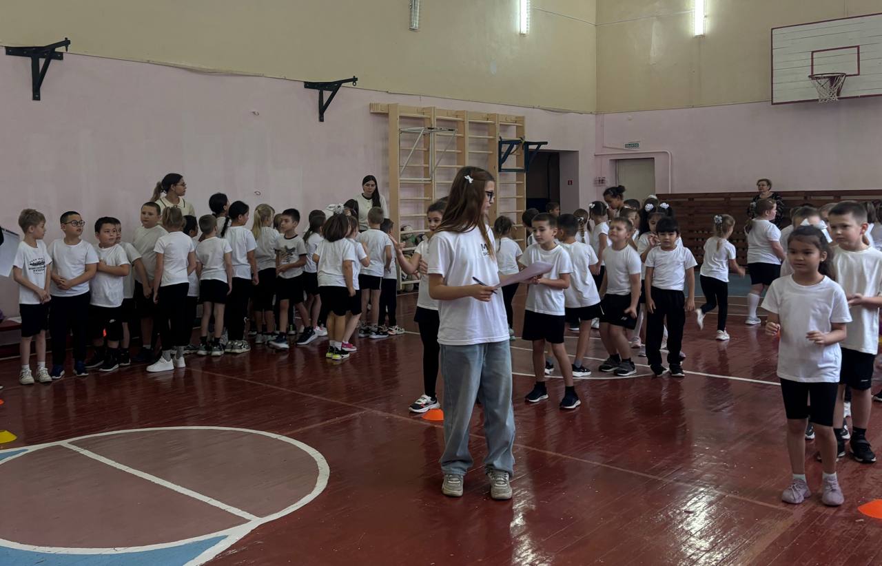 В МБОУ гимназии 2 (здание 2, п. Васькино) прошел настоящий праздник спорта — День «Чеховских Медведей»! Мы были рады встретить у себя в гостях представителей гандбольного клуба. Для учащихся 1-6 классов они организовали... В МБОУ гимназии 2 (здание 2, п. Васькино) прошел настоящий праздник спорта — День «Чеховских Медведей»! Мы были рады встретить у себя в гостях представителей гандбольного клуба. Для учащихся 1-6 классов они организовали...