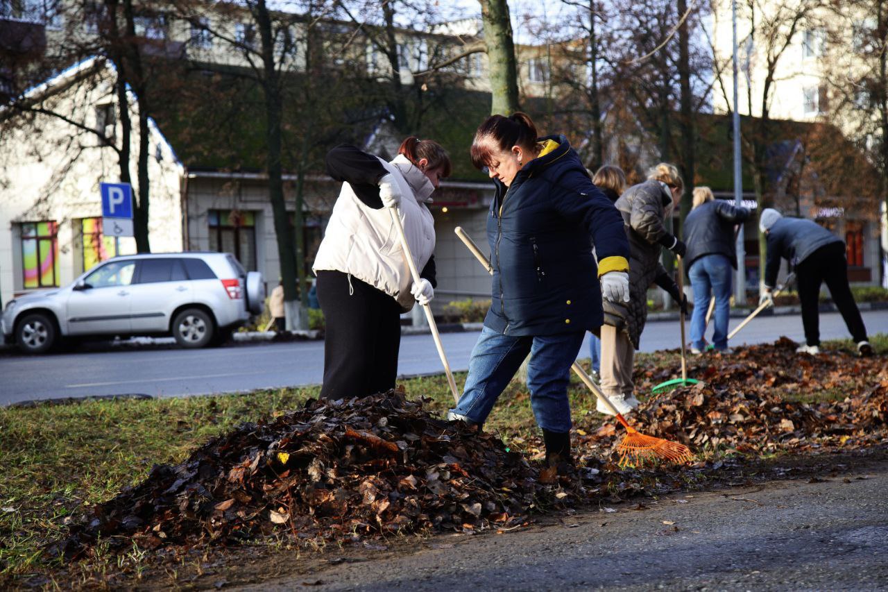 Алексей Малкин: Работники администрации, представители депутатского корпуса, общественных организаций и коммунальных служб округа объединились и навели порядок на улицах центральной части Воскресенска Алексей Малкин: Работники администрации, представители депутатского корпуса, общественных организаций и коммунальных служб округа объединились и навели порядок на улицах центральной части Воскресенска