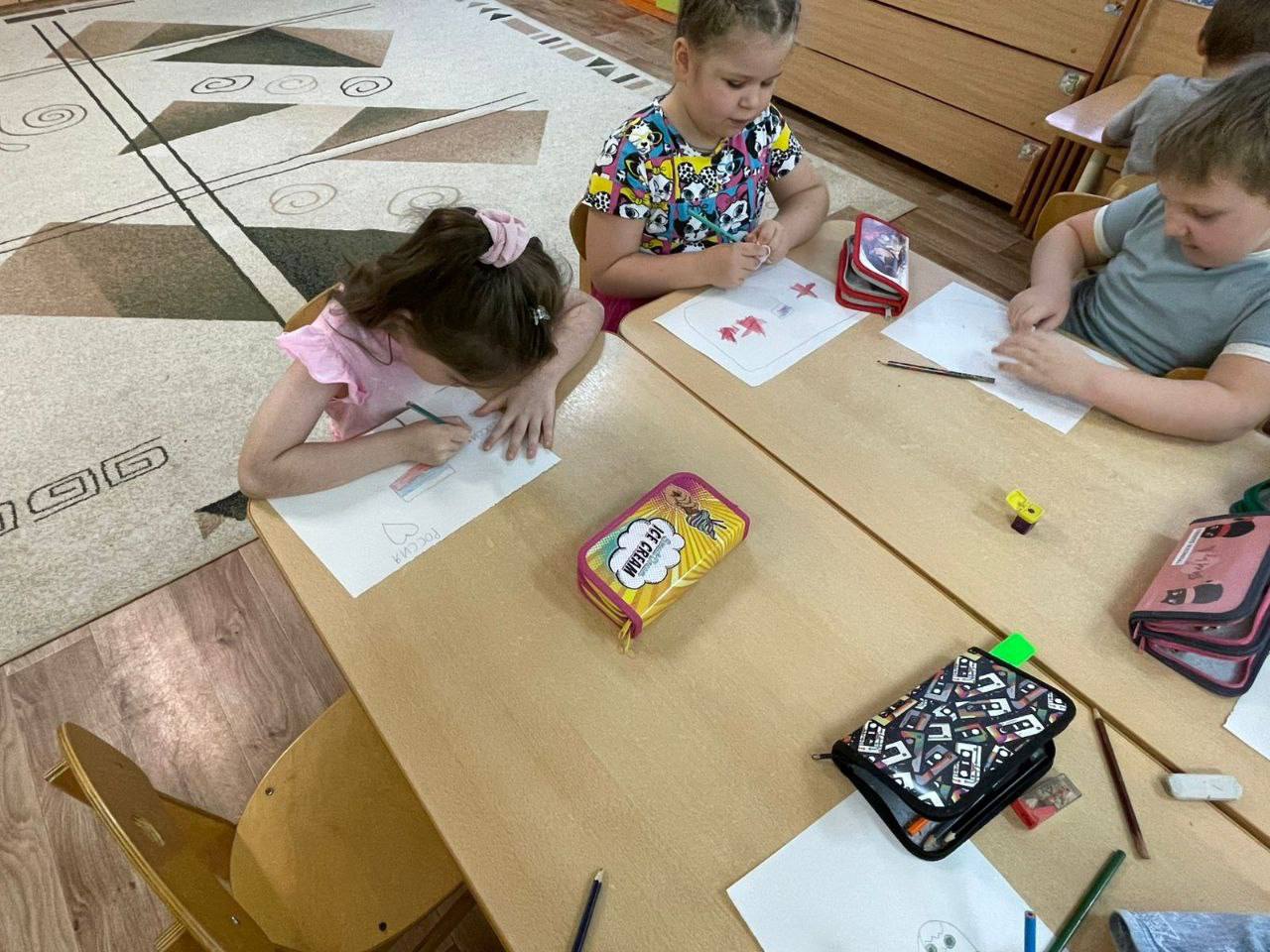 В рамках реализации проекта «Предшкола: стандарт детского сада» на тематической неделе «Моя Россия» в дошкольном отделении МБОУ Любучанской СОШ ( п. Столбовая, ул. Большая 26А) м.о. Чехов с целью знакомства детей с... В рамках реализации проекта «Предшкола: стандарт детского сада» на тематической неделе «Моя Россия» в дошкольном отделении МБОУ Любучанской СОШ ( п. Столбовая, ул. Большая 26А) м.о. Чехов с целью знакомства детей с...