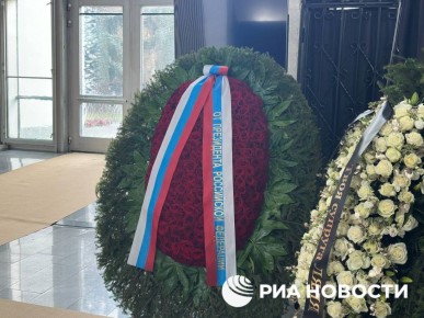 Церемония прощания с телеведущим Юрием Николаевым началась в Москве в Большом траурном зале Троекуровского кладбища, сообщает РИА Новости