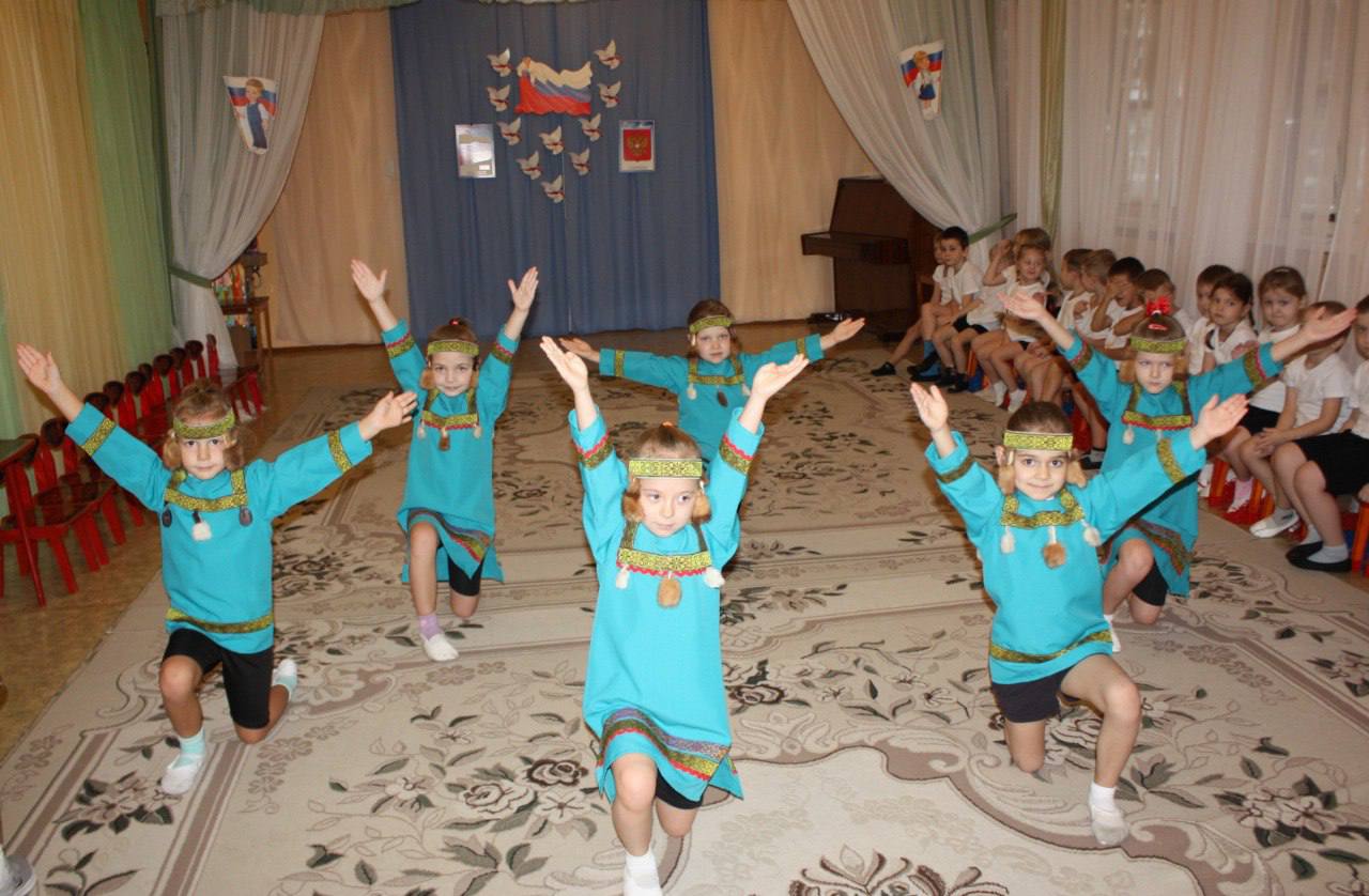 День народного единства – это не просто праздник в календаре, это отличный повод рассказать детям о том, как важно жить в мире и согласии, уважать друг друга и ценить дружбу День народного единства – это не просто праздник в календаре, это отличный повод рассказать детям о том, как важно жить в мире и согласии, уважать друг друга и ценить дружбу