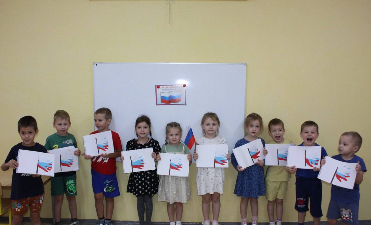 День народного единства – это не просто праздник в календаре, это отличный повод рассказать детям о том, как важно жить в мире и согласии, уважать друг друга и ценить дружбу День народного единства – это не просто праздник в календаре, это отличный повод рассказать детям о том, как важно жить в мире и согласии, уважать друг друга и ценить дружбу