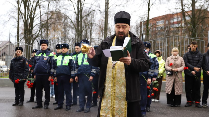 Никто не забыт: Солнечногорск почтил память погибших сотрудников МВД Никто не забыт: Солнечногорск почтил память погибших сотрудников МВД