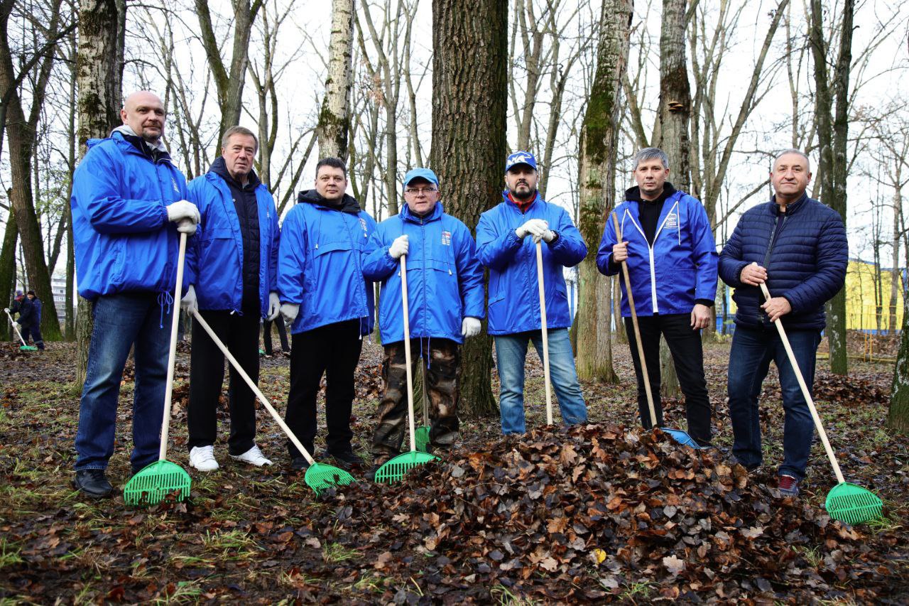 Алексей Малкин: Работники администрации, представители депутатского корпуса, общественных организаций и коммунальных служб округа объединились и навели порядок на улицах центральной части Воскресенска Алексей Малкин: Работники администрации, представители депутатского корпуса, общественных организаций и коммунальных служб округа объединились и навели порядок на улицах центральной части Воскресенска