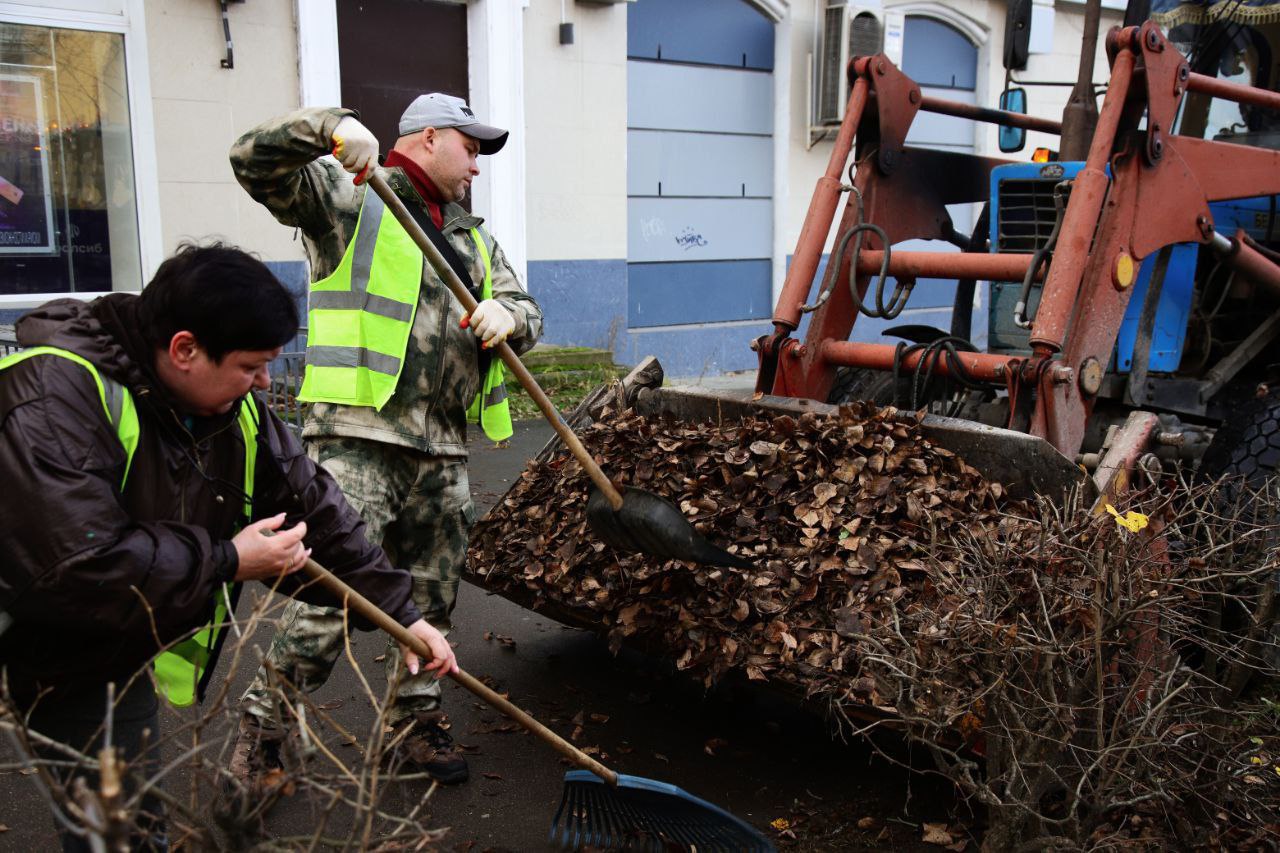 Алексей Малкин: Работники администрации, представители депутатского корпуса, общественных организаций и коммунальных служб округа объединились и навели порядок на улицах центральной части Воскресенска Алексей Малкин: Работники администрации, представители депутатского корпуса, общественных организаций и коммунальных служб округа объединились и навели порядок на улицах центральной части Воскресенска