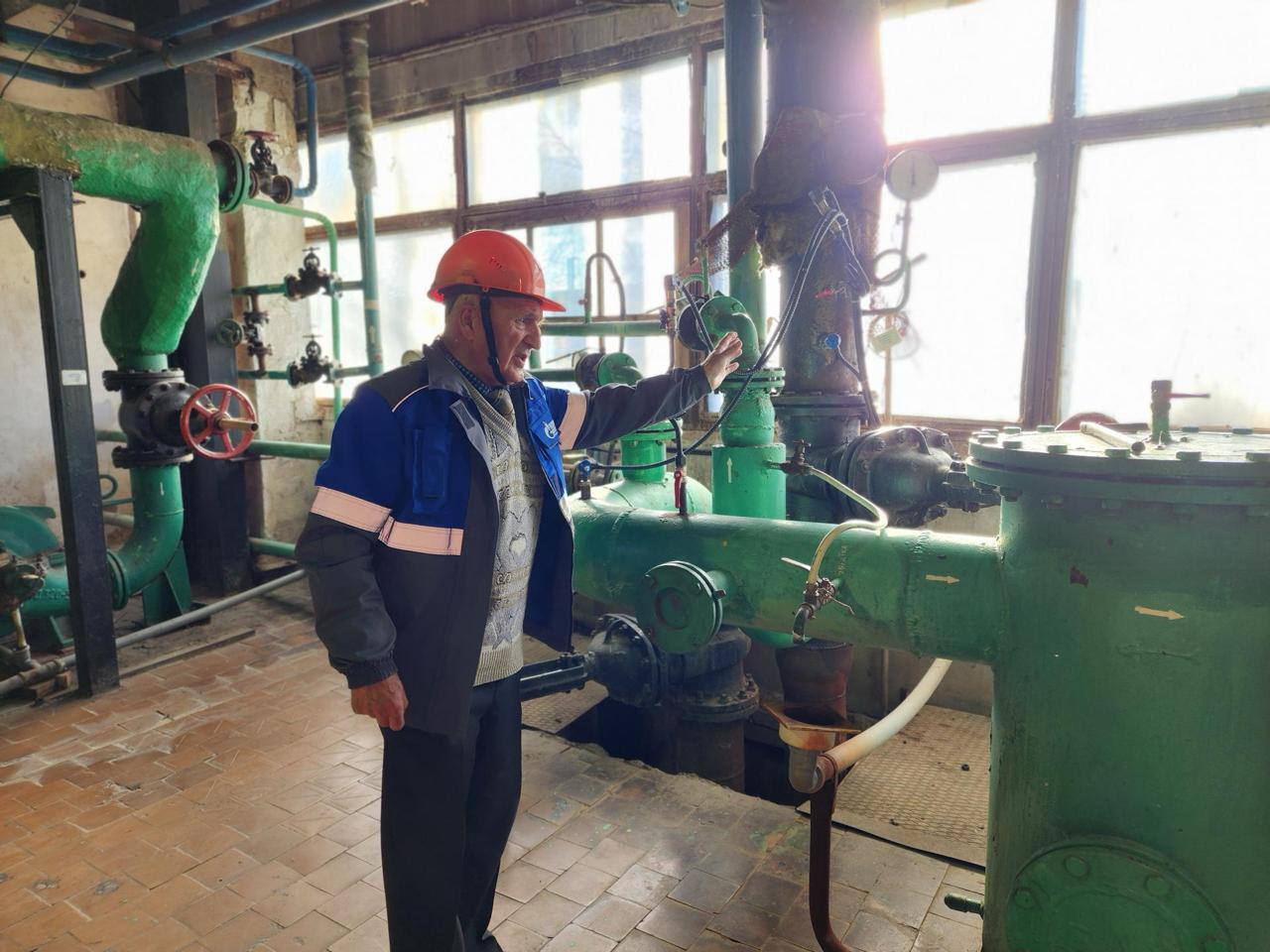 Виктор Георгиевич Черепенников, руководитель котельной Сергиево-Посадского филиала ООО «Газпром теплоэнерго Московская область», посвятил профессиональной деятельности в сфере теплоэнергетики полвека Виктор Георгиевич Черепенников, руководитель котельной Сергиево-Посадского филиала ООО «Газпром теплоэнерго Московская область», посвятил профессиональной деятельности в сфере теплоэнергетики полвека