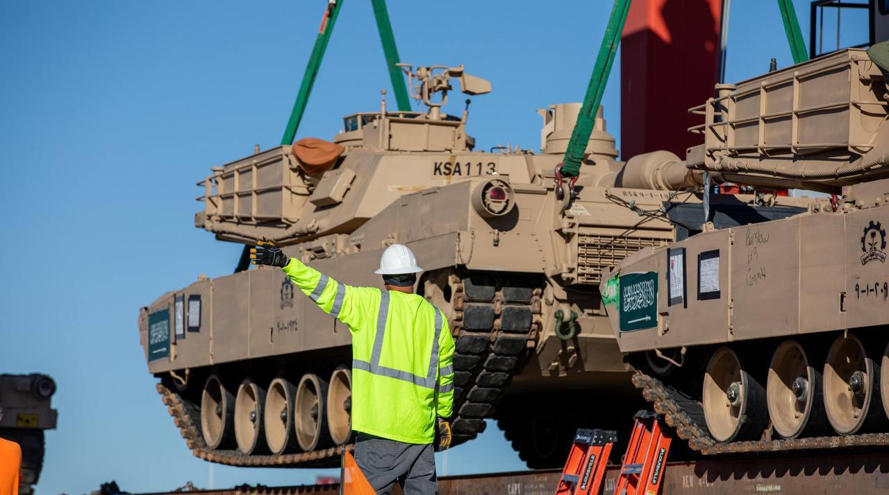 Бронетехника Королевских сухопутных войск Саудовской Аравии начали размещение в Соединённых Штатах для участия в первом цикле боевой подготовки в Учебном центре армии США Бронетехника Королевских сухопутных войск Саудовской Аравии начали размещение в Соединённых Штатах для участия в первом цикле боевой подготовки в Учебном центре армии США