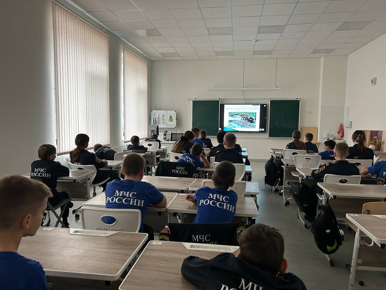 В нашем 5 классе прошло очень важное мероприятие, посвященное «Дню памяти погибших при выполнении служебных обязанностей сотрудников органов внутренних дел Российской Федерации» В нашем 5 классе прошло очень важное мероприятие, посвященное «Дню памяти погибших при выполнении служебных обязанностей сотрудников органов внутренних дел Российской Федерации»