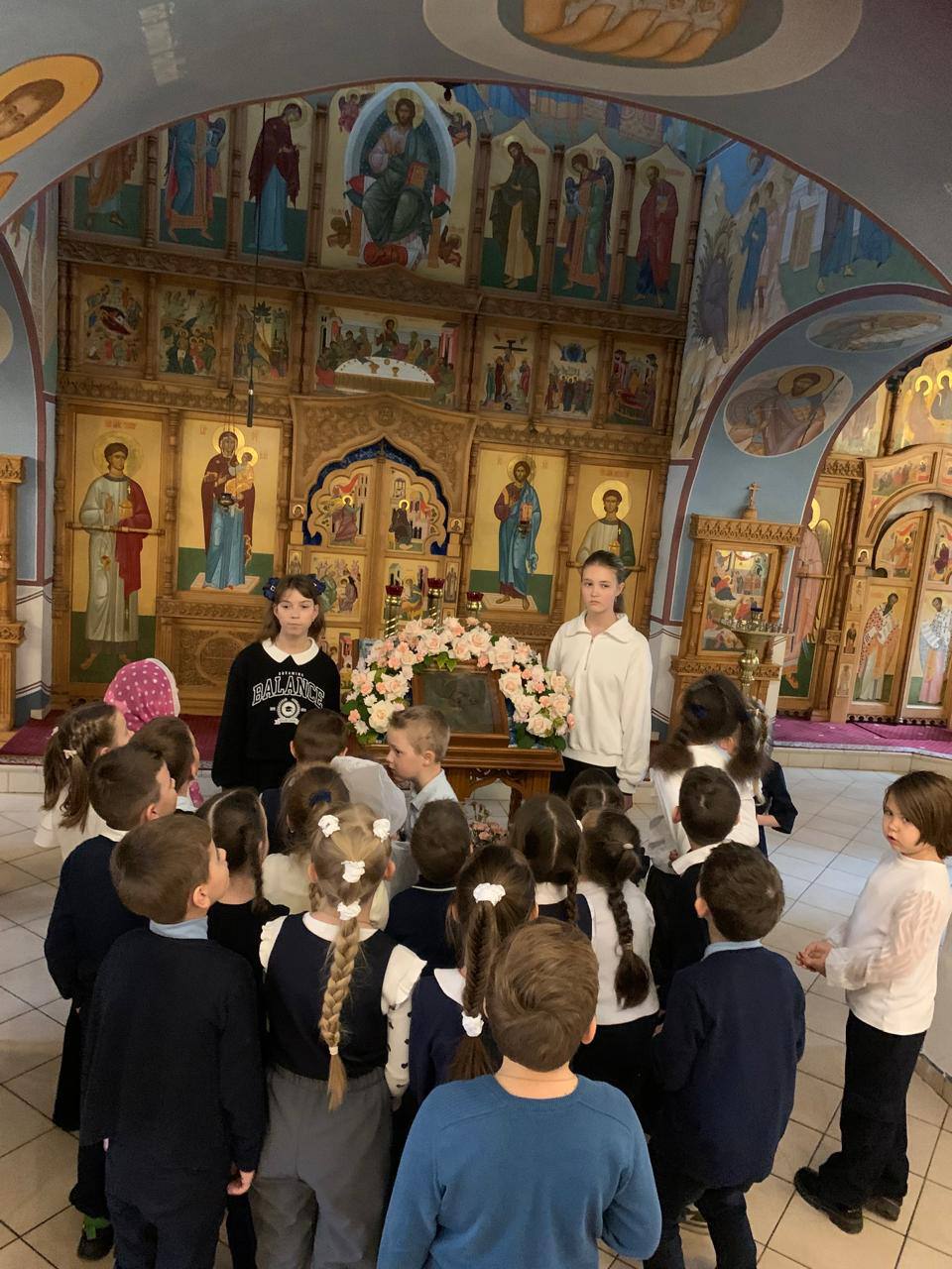 5 ноября «Орлята России» из 1м класса вместе со своими наставниками, активистами школьного историко-краеведческого музея Черкас Мирославой и Сергеевой Софией, посетили храм Рождества Пресвятой Богородицы в поселке Васькино 5 ноября «Орлята России» из 1м класса вместе со своими наставниками, активистами школьного историко-краеведческого музея Черкас Мирославой и Сергеевой Софией, посетили храм Рождества Пресвятой Богородицы в поселке Васькино