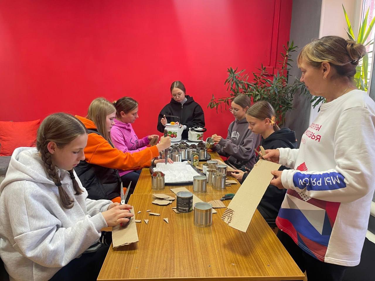 Дмитровская молодёжь наладила регулярную помощь для участников СВО Дмитровская молодёжь наладила регулярную помощь для участников СВО