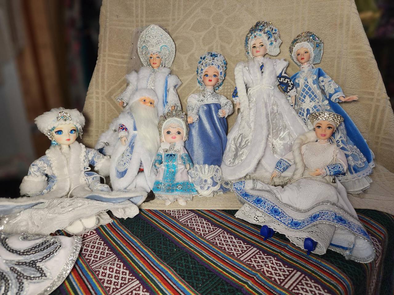 Художник и мастер Елена Кабардина завершила работу над новой масштабной коллекцией, посвящённой одному из главных сказочных образов русской зимы — Снегурочке Художник и мастер Елена Кабардина завершила работу над новой масштабной коллекцией, посвящённой одному из главных сказочных образов русской зимы — Снегурочке