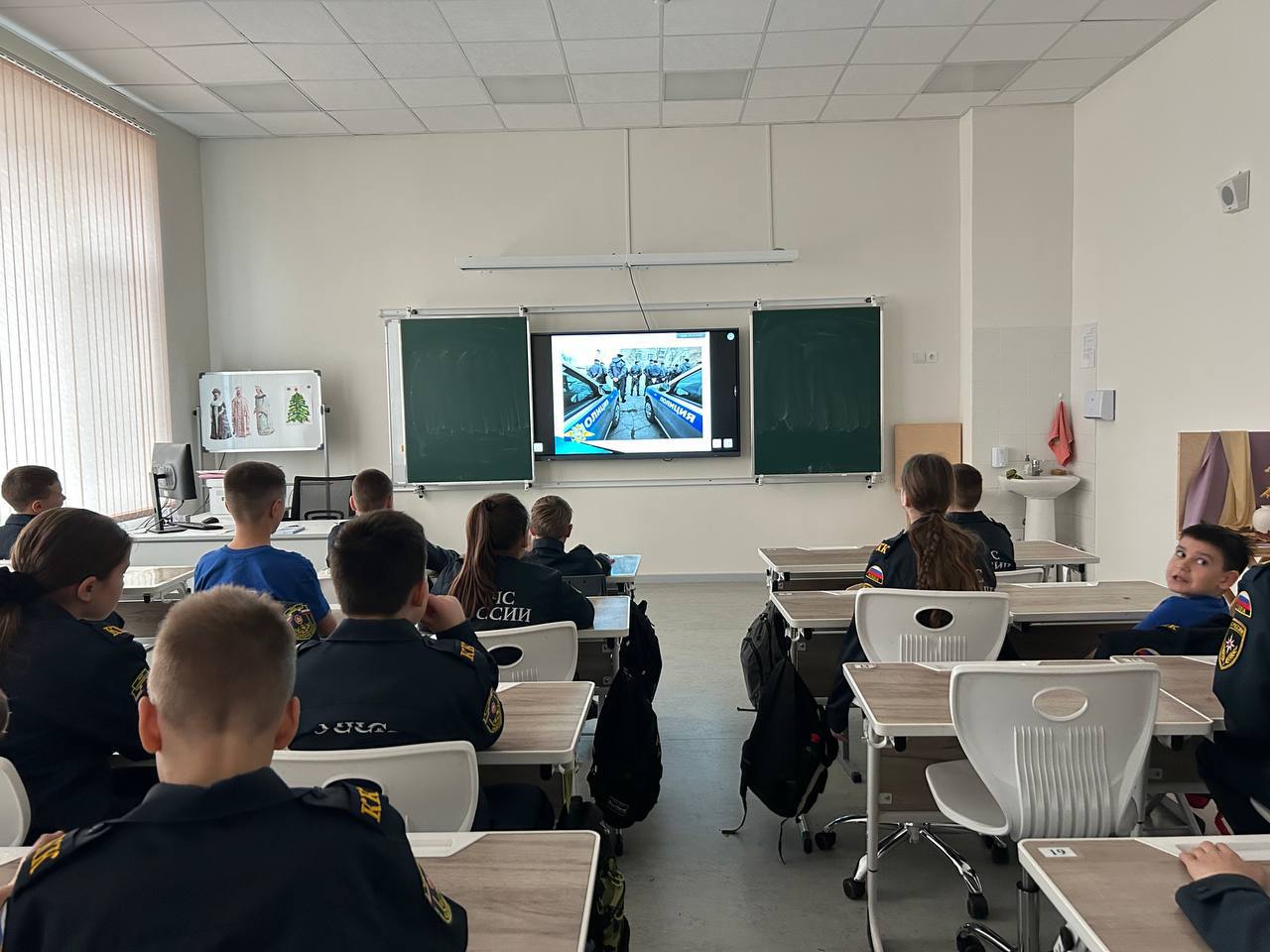 В нашем 5 классе прошло очень важное мероприятие, посвященное «Дню памяти погибших при выполнении служебных обязанностей сотрудников органов внутренних дел Российской Федерации» В нашем 5 классе прошло очень важное мероприятие, посвященное «Дню памяти погибших при выполнении служебных обязанностей сотрудников органов внутренних дел Российской Федерации»