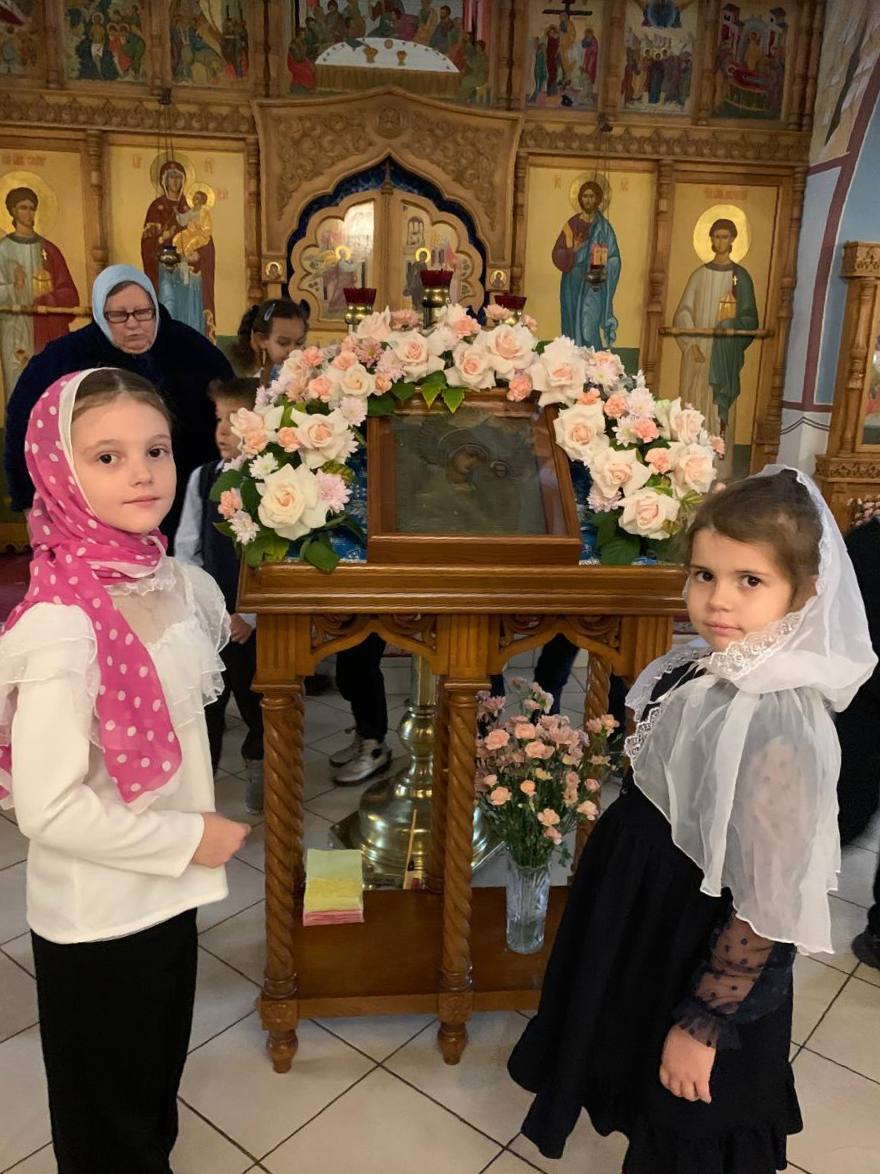 5 ноября «Орлята России» из 1м класса вместе со своими наставниками, активистами школьного историко-краеведческого музея Черкас Мирославой и Сергеевой Софией, посетили храм Рождества Пресвятой Богородицы в поселке Васькино 5 ноября «Орлята России» из 1м класса вместе со своими наставниками, активистами школьного историко-краеведческого музея Черкас Мирославой и Сергеевой Софией, посетили храм Рождества Пресвятой Богородицы в поселке Васькино