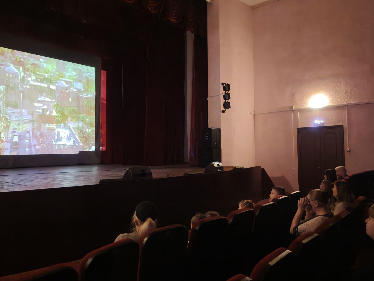 Наши новости. В ДК "Родник" м.о. Чехов прошел кинопоказ для всей семьи Наши новости. В ДК "Родник" м.о. Чехов прошел кинопоказ для всей семьи