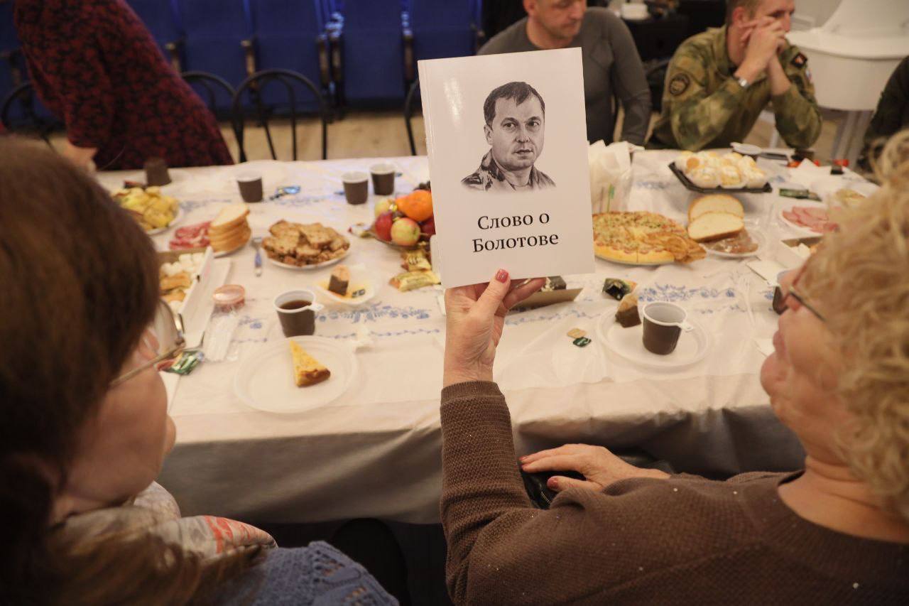 В доме культуры «Космос» волонтёры, представители администрации Сергиево-Посадского городского округа и ветераны отметили годовщину первой отправки маскировочных сетей в зону боевых действий В доме культуры «Космос» волонтёры, представители администрации Сергиево-Посадского городского округа и ветераны отметили годовщину первой отправки маскировочных сетей в зону боевых действий