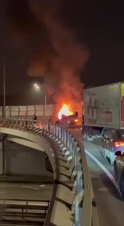 В Москве загорелся Lamborghini Urus после ДТП — погибли два человека