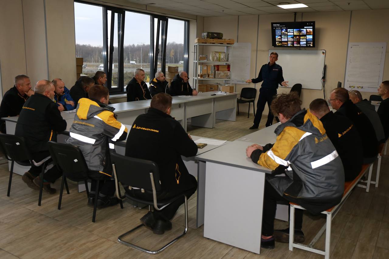 В Подольске Госавтоинспекция провела ликбезы для водителей большегрузного транспорта В Подольске Госавтоинспекция провела ликбезы для водителей большегрузного транспорта