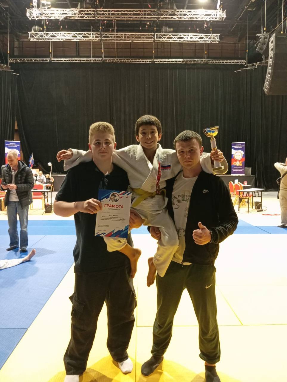 ВЫЕЗДНЫЕ СОРЕВНОВАНИЯ НАШИХ ДЗЮДОИСТОВ ВЫЕЗДНЫЕ СОРЕВНОВАНИЯ НАШИХ ДЗЮДОИСТОВ