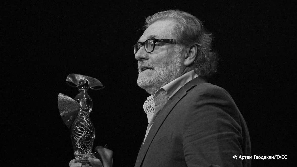 Народный артист РФ Владимир Симонов умер в возрасте 68 лет, сообщил источник, близкий к окружению артиста, — ТАСС