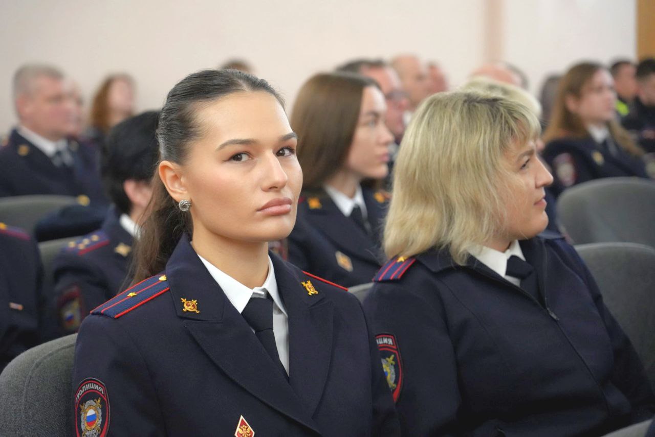 Вместе с председателем Совета депутатов Ритой Григорьевной Тихомировой поздравили сотрудников и ветеранов УМВД Сергиево-Посадского округа с Днем работников органов внутренних дел, вручили грамоты и благодарности Вместе с председателем Совета депутатов Ритой Григорьевной Тихомировой поздравили сотрудников и ветеранов УМВД Сергиево-Посадского округа с Днем работников органов внутренних дел, вручили грамоты и благодарности